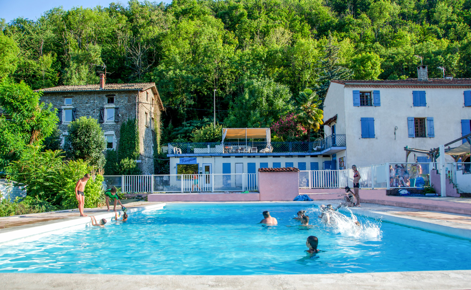 Baignade à la piscine du camping